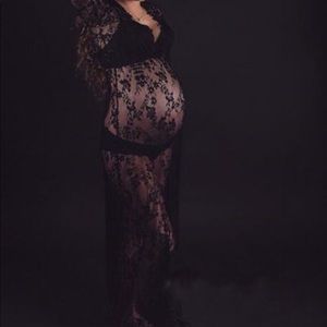 Maternity photo shoot lace dress